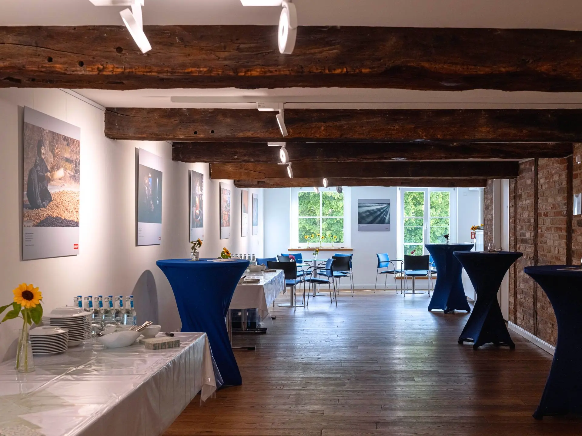 SHO_Lounge im Schlauen Haus Oldenburg mit Stehtischen und Cateringbereich